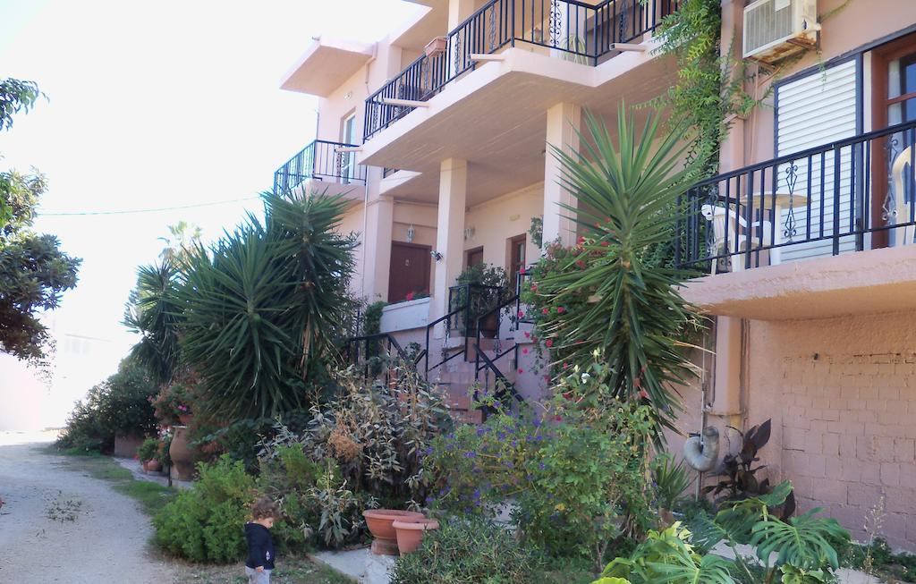 קאטו דרטסו Nikolas Apartments מראה חיצוני תמונה